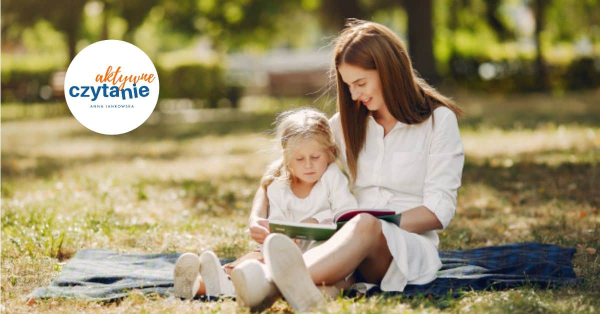 mama dziecko córka czytanie książka czytanie z dzieckiem park