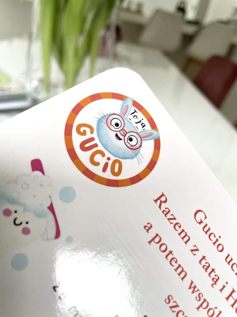 to-ja-gucio-okulary-to-ja-gucio-myje-zeby-to-ja-gucio-dobranoc-kartonowe-ksiazeczki-o-codziennosci-recenzja aktywne czytanie23