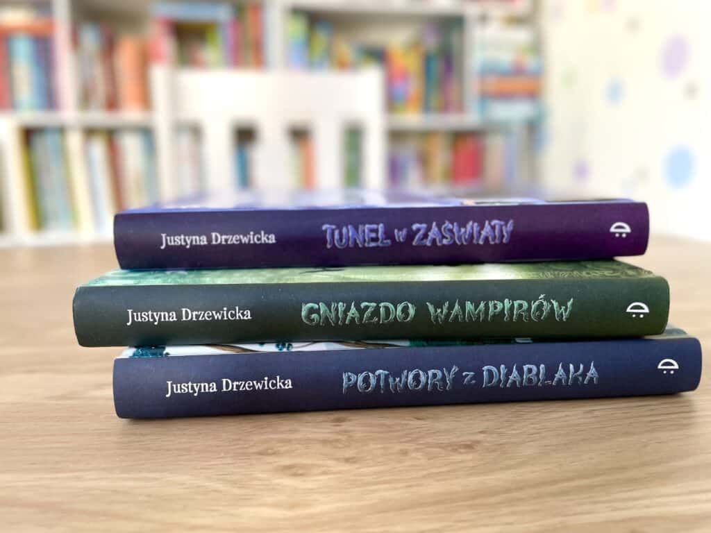 wakacje-z-koszmarkiem-tunel-w-zaswiaty-recenzja-ksiazki-dla-dzieci-dwukropek22