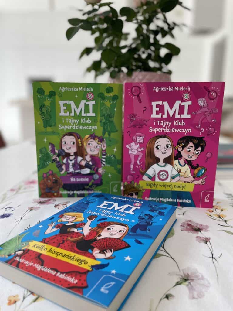emi-i-tajny-klub-superdziewczyn-cala-seria-w-nowej-odslonie-i-rozmowa-z-autorka-recenzja-ksiazki-dla-dzieci aktywne czytanie
