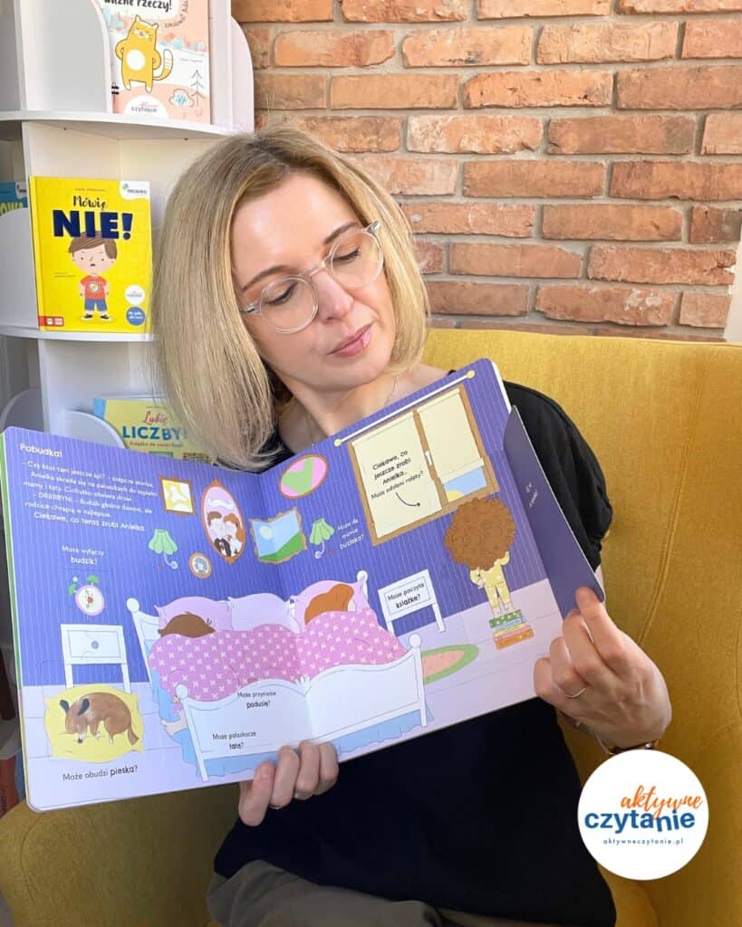 co-zrobi-anielka-o-poranku-kartonowa-ksiazka-z-okienkami-dla-dzieci-2-5-lat-recenzja-swietlik aktywne czytanie1