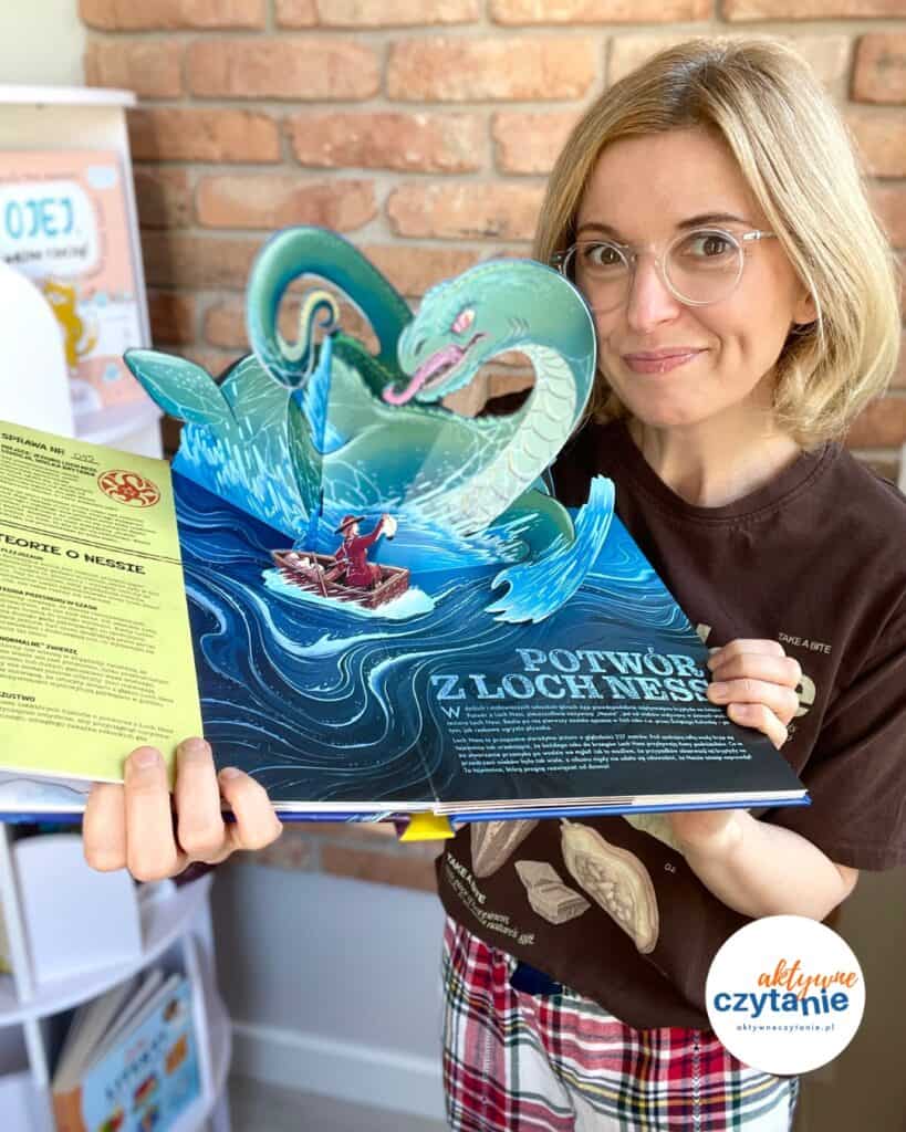 kryptydy przewodnik po swiecie potworow pop up aktywne czytanie ksiazki dla dzieci2