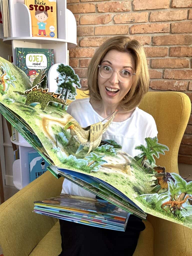 fascynujace-dinozaury-ksiazka-pop-up-i-inne-inspiracje-na-prezent-z-efektem-wow-recenzja