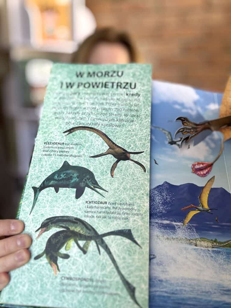 fascynujace-dinozaury-ksiazka-pop-up-i-inne-inspiracje-na-prezent-z-efektem-wow-recenzja
