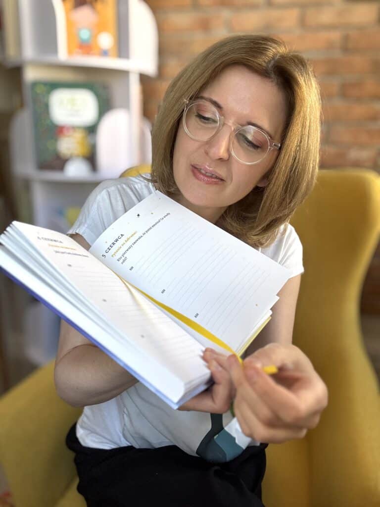 pytanie-na-dobranoc-dziennik-dla-dzieci-wypelniacie-wspomnieniami-przez-3-lata-recenzja-ksiazki aktywne czytanie2